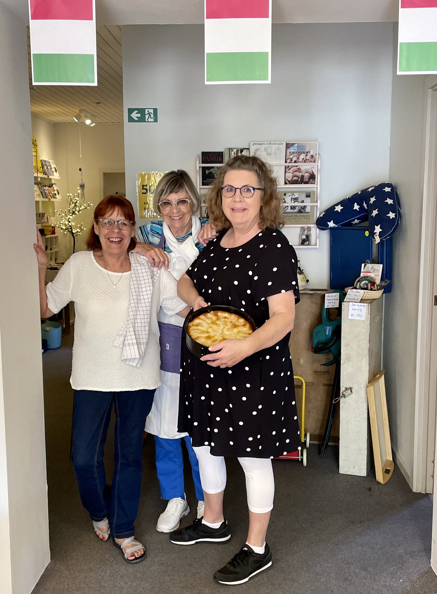 460197384_870657461825317_2269814214961548927_n Billede af tre frivillige